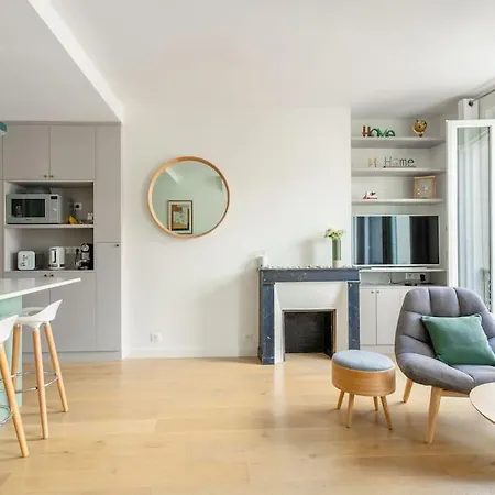 Apartment Luxurious Nest In Paris